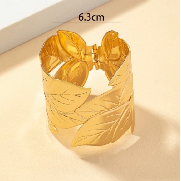 Gold Leaf Thick Bangle - Picture 4 of 7